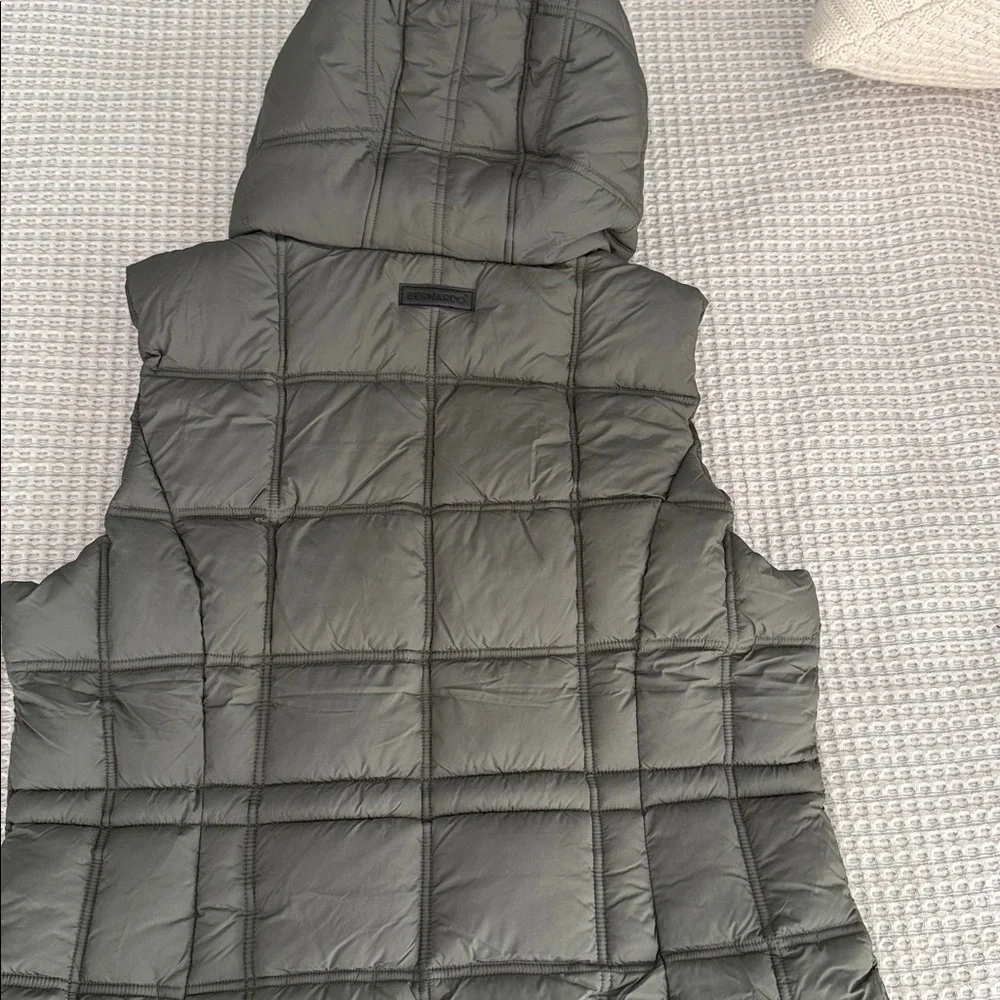Bernardo Charcoal Puffer Vest - Picture 6 of 7
